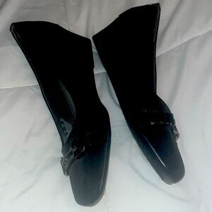 Lifestride womens 9.5M black wedge heel shoes.